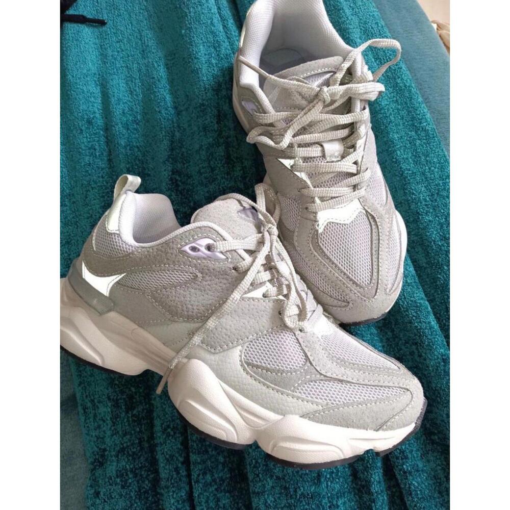 Women’s sneakers